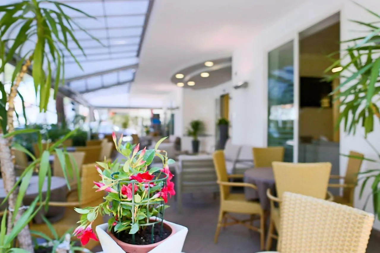 **  Hotel Myosotis Riccione Itália